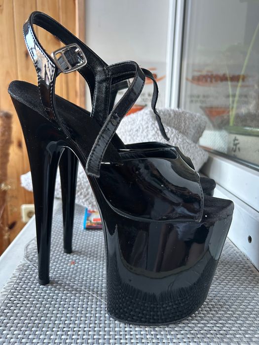 Продам стріпи Pleaser трійки