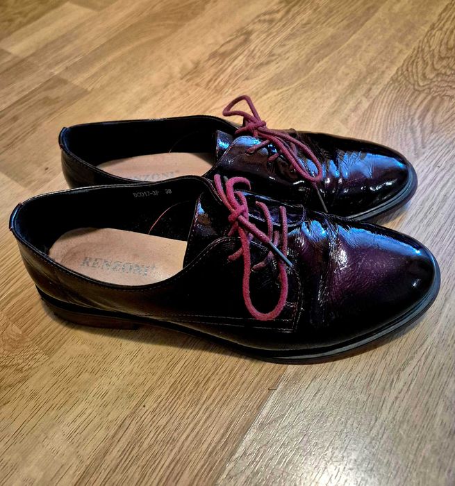 Туфлі жіночі лаковані на шнурівці Renzoni