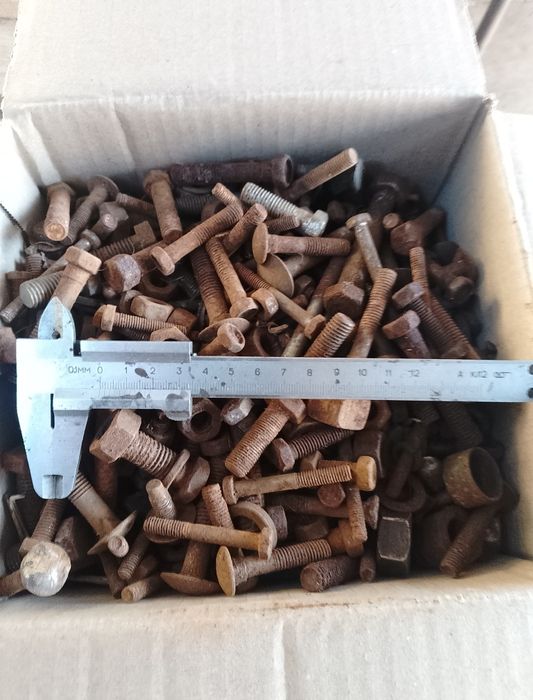 Продам гайки и болты