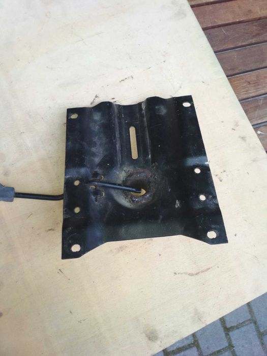 Механізм гойдання для офісного крісла