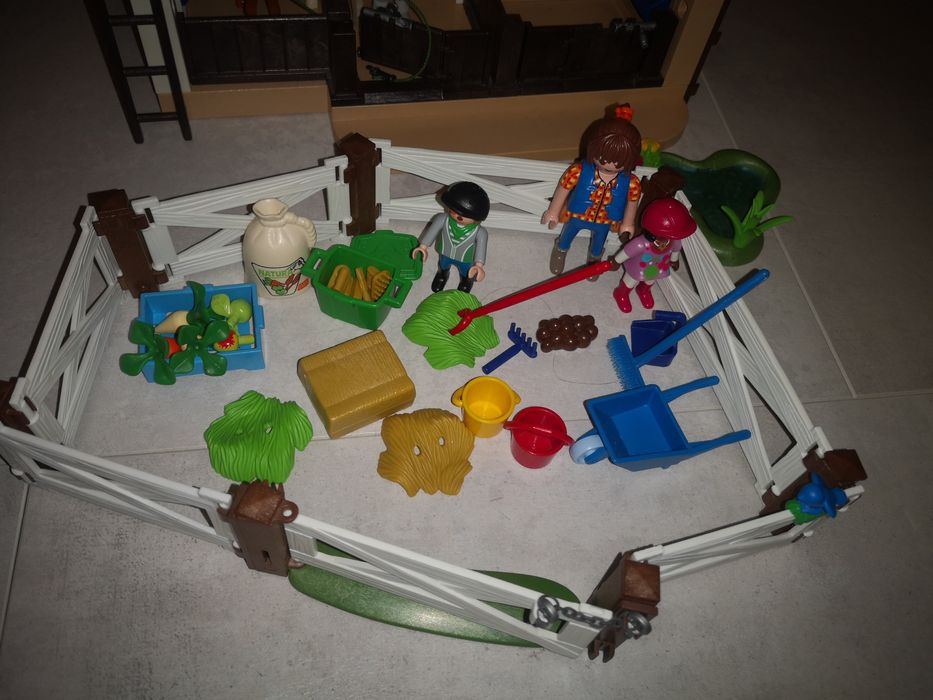 Playmobil Country 6927 stadnina koni kucyków komplet +gratis