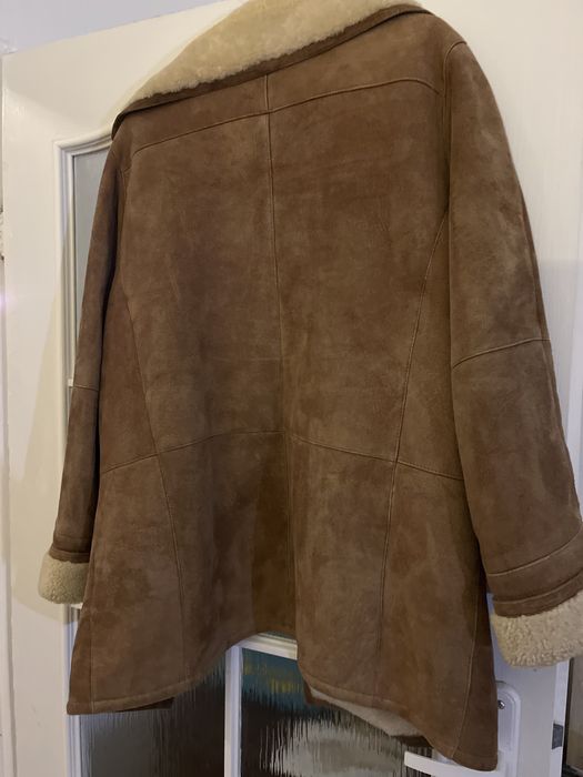 Kożuszek z kołnierzem.