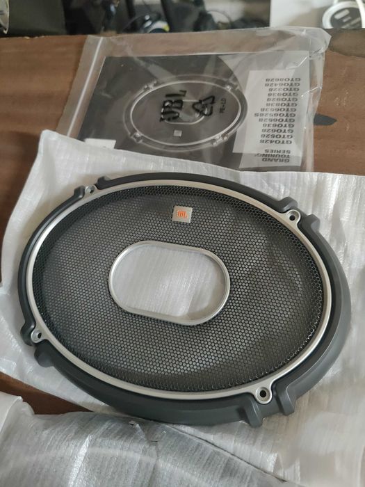 JBL GTO938 , Caixa e tampas