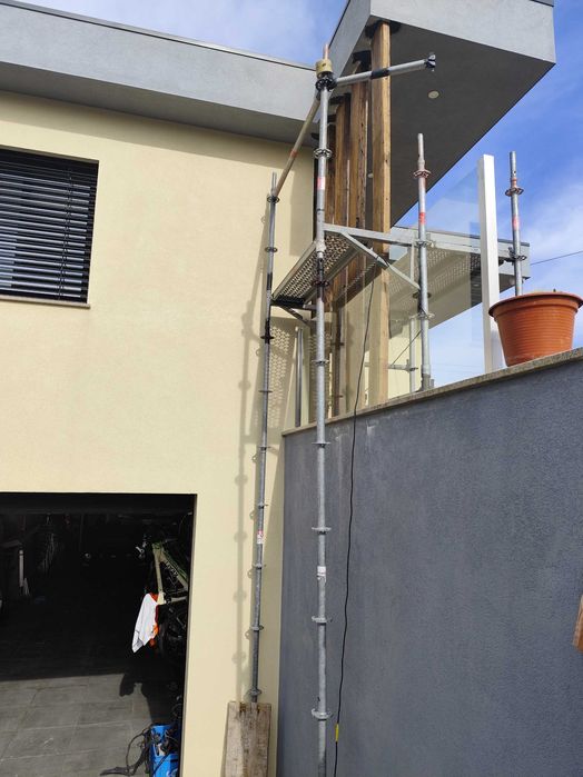 Pinturas, andaimes e lavangens