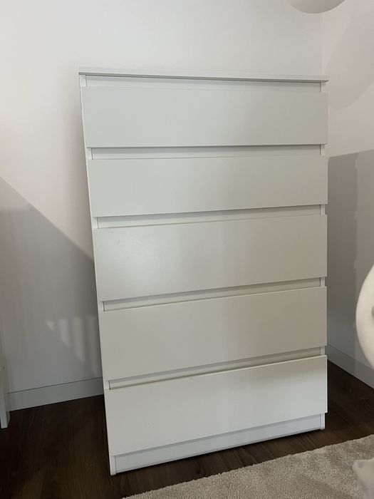 Cómoda com 5 gavetas