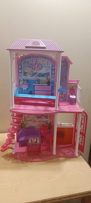 Продам игрушечный домик.