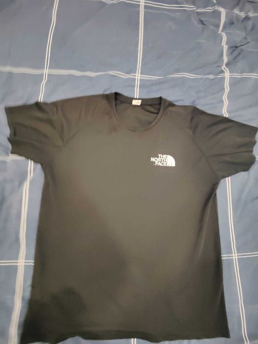 T-shirt North Face tam. L em bom estado