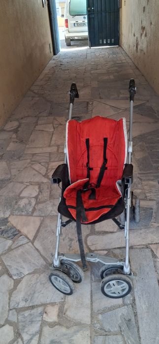 Carrinho de bebê e de passeio usado e conservado.
