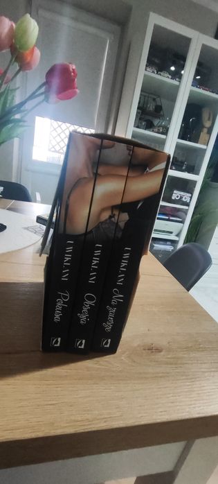 Zestaw książek uwikłani laurelin paige