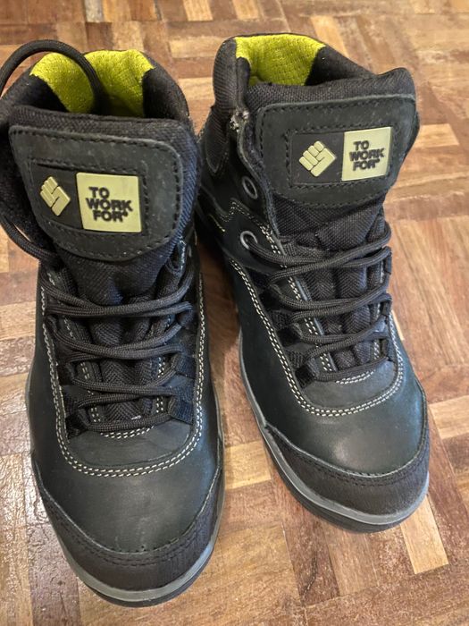 Botas de trabalho novas