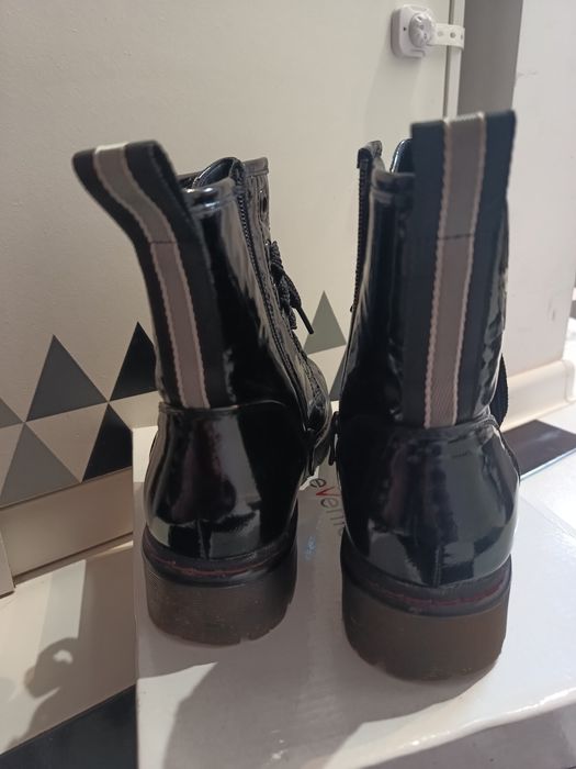 Botki czarne lakierowane