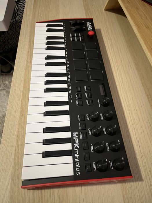Akai mini plus midi controller