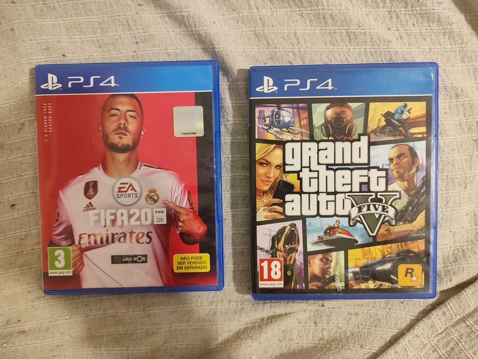 PS4 Slim 1 TB + 2 comandos + FIFA20 + GTAV