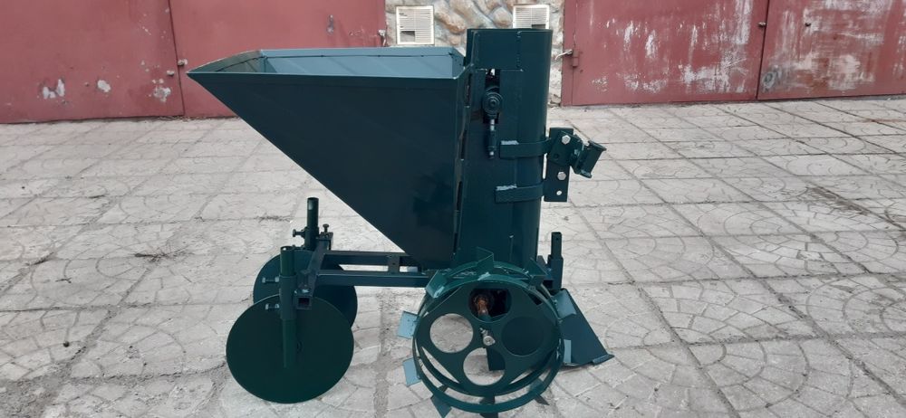 Картофлесажалка для мотоблока