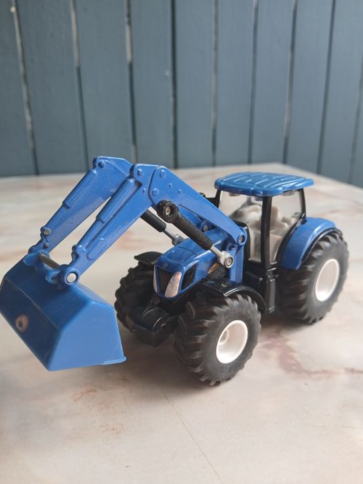 Traktor New Holland SIKU 1986 metalowy samochodzik