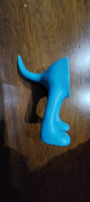 Prateleira e 3 cabides IKEA de quarto criança