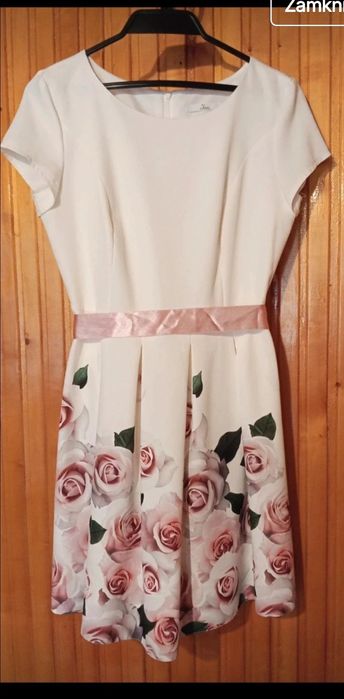 Śliczna  sukienka rozm M
