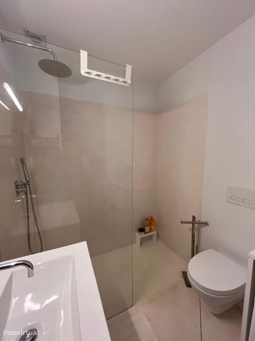 Arrenda-se apartamento T0 na prestigiada Avenida Serpa Pinto