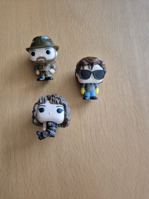 Stranger Things.. figuras kinder joy463903078052669444