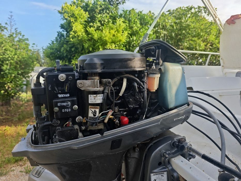 Barco boat Yacht com cabine e duas camas Mariner  trailer reboque