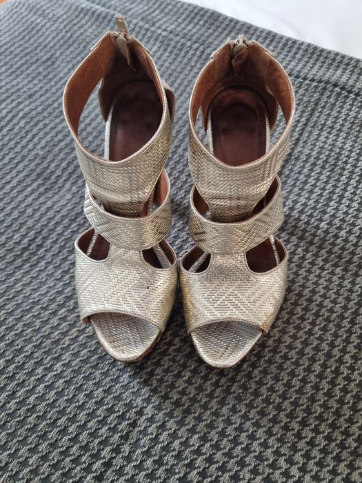 Sapatos salto alto de luxo