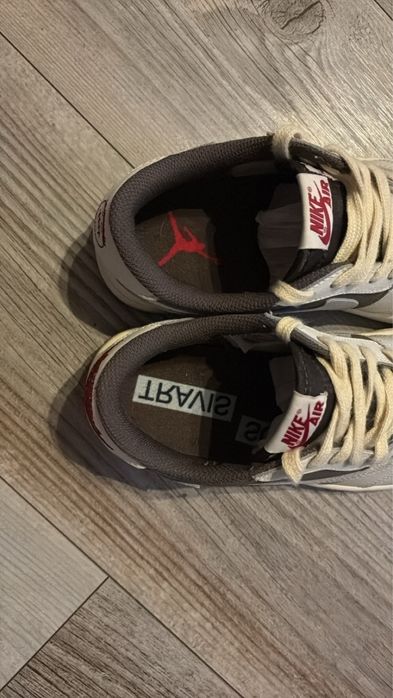 Jordan 1 Low Travis Scott