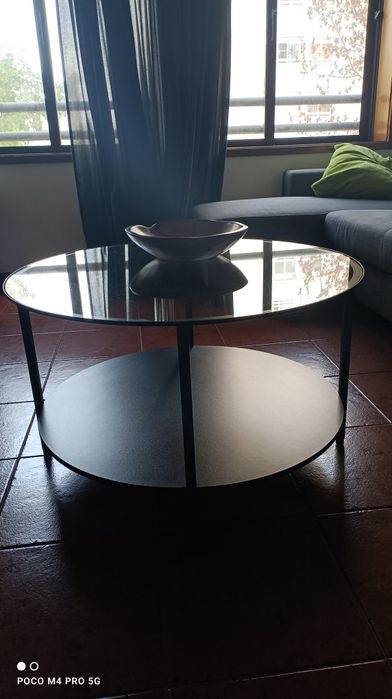 Mesa de centro IKEA  em metal e vidro