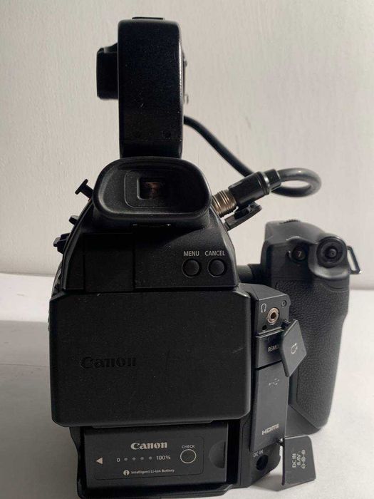Кінокамера Canon EOS C100 Dual Pixel AF + об'єктив 18-55mm IS II | 520 годин, Студійна