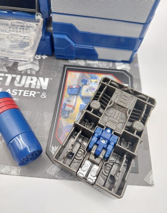 Transformers Titans Return Leader Class Soundwave