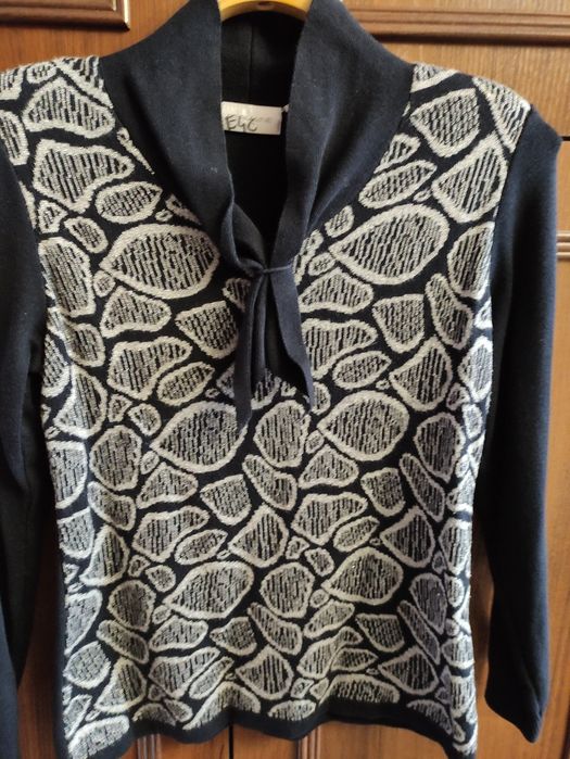 Стильная женская кофточка и кофта спортивная