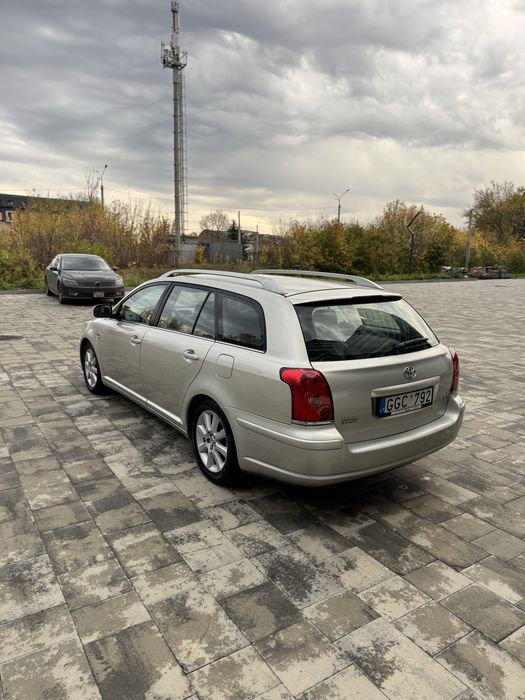 Toyota Avensis 2,0d механіка в гарному стані