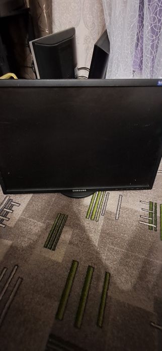 Крутий робочий монітор