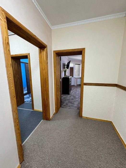 Продається  двокімнатна квартира в центральній частині міста