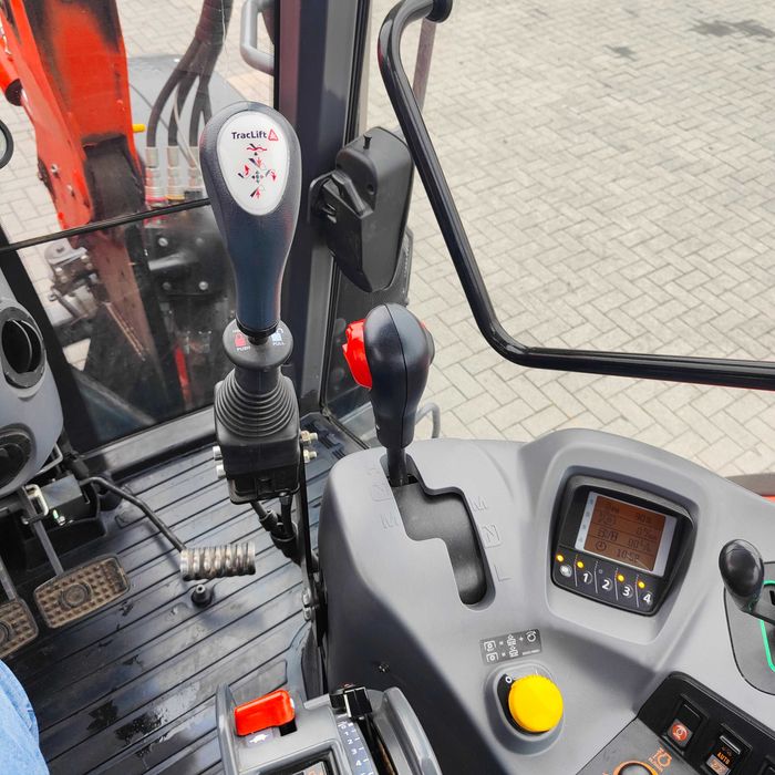 Ciągnik Kubota M6-101 US z ładowaczem  Trac-Lift