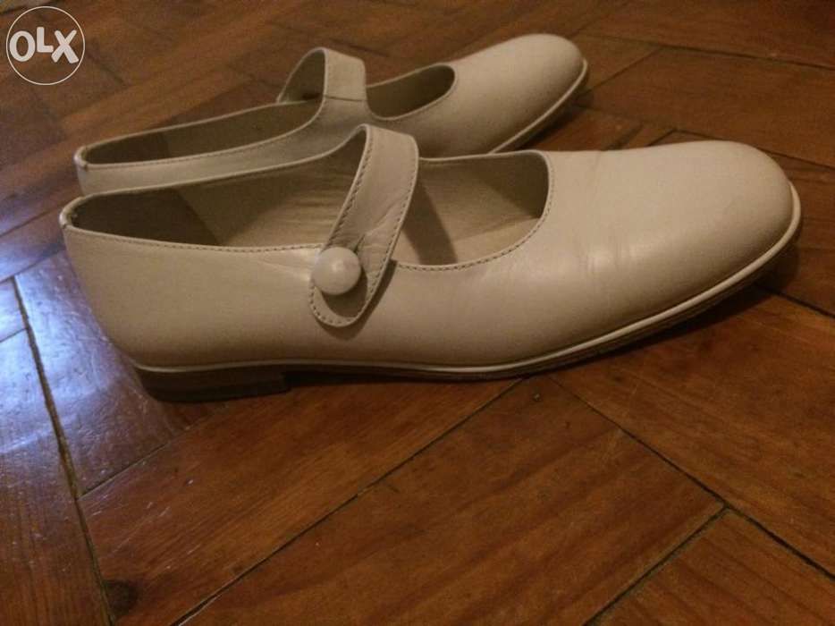 Sapatos em pele, novos, menina nº35 beje,
