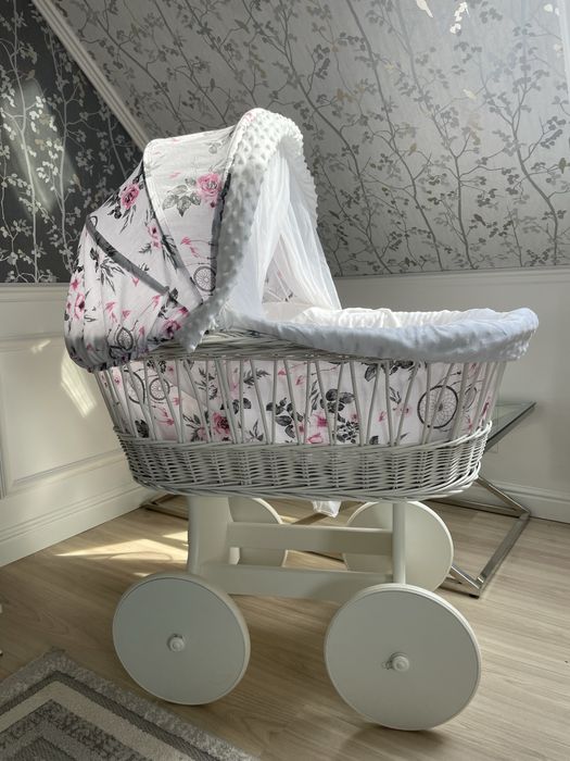 Kosz Mojżesza na kółkach