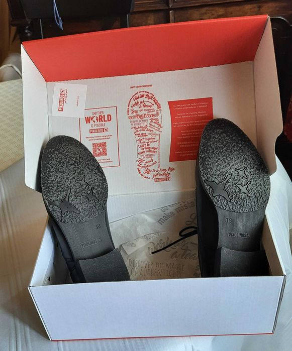 Sapatos de senhora pretos da Pikolinos