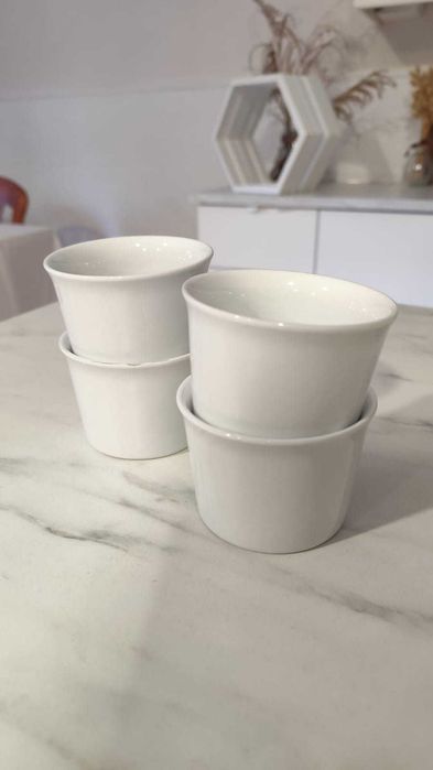 Ramequins de cerâmica aptos para forno brancos