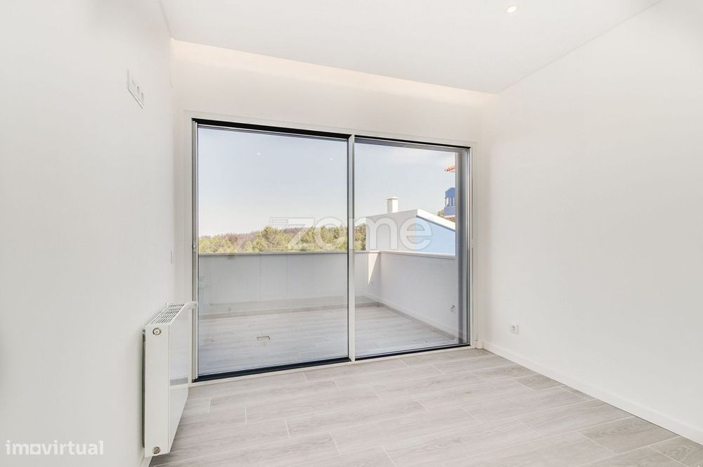 Moradia T3 com Piscina e Jardim no Zambujeiro – Alcabideche