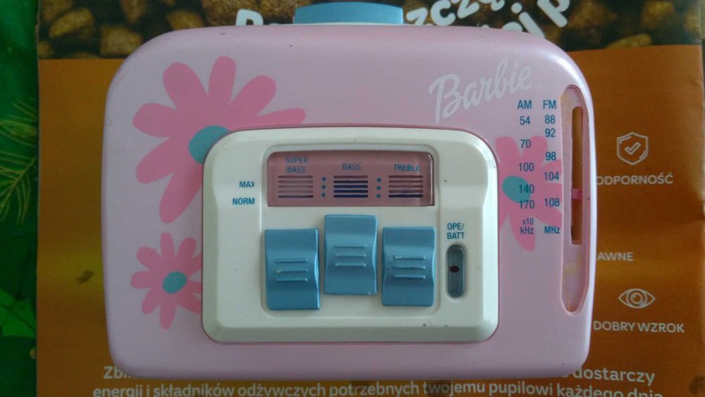 Walkman na kasety kolor roz zasilanie 3v Sprawdzony. Stan jak na zdjeciach.