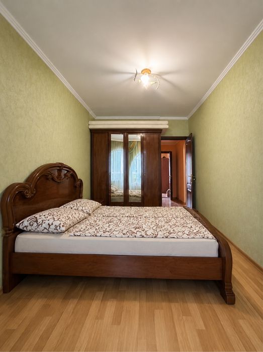 Продаж 3 кімнатної квартири у цегляному будинку