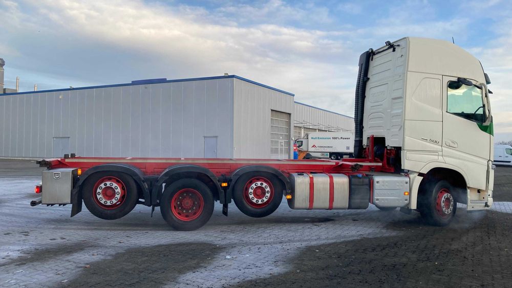 Volvo 8x2 tridem 3 osie skretne