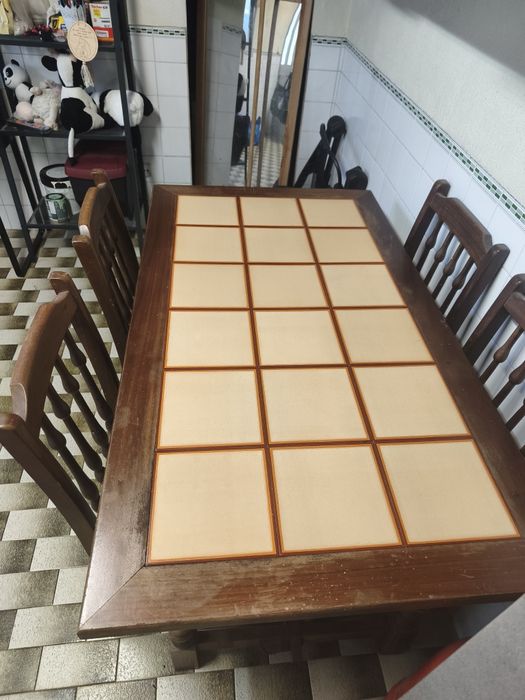 Mesa com 4 cadeiras