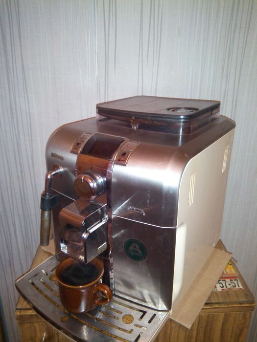 б\у фирменная  кофемашина  Saeco Sintia \made in Itali 1450w