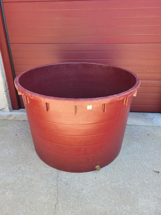 Dorna de plastico para vinho -  750L