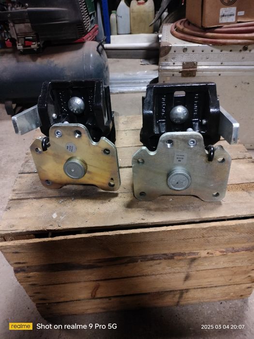 Wspornik Uchwyt  błotnika 2 sztuki, Lamborghini, Deutz, Mistral