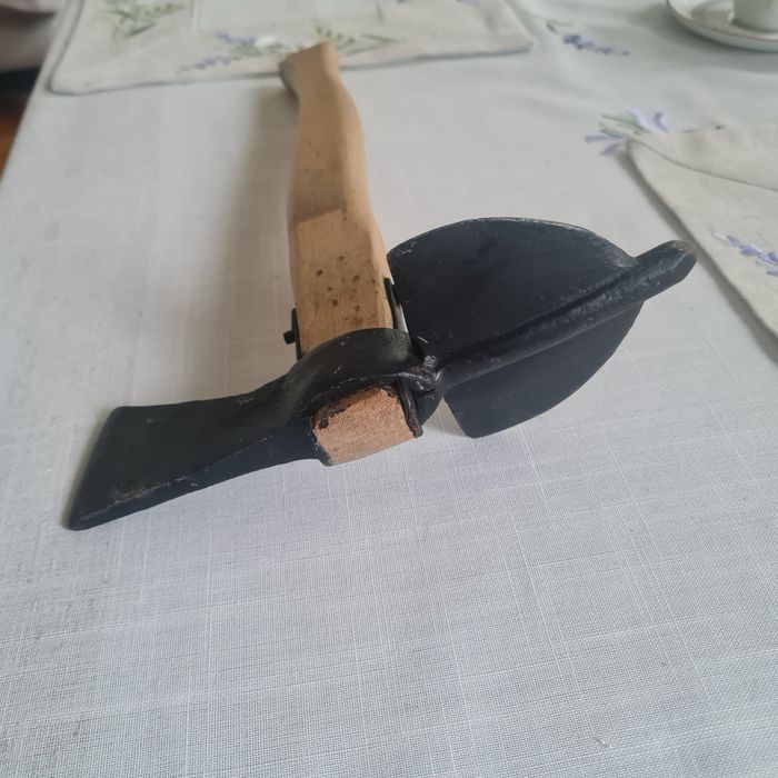 Toporek saperski "włoski" II RP, 1 i 2 wojna 1920 r saperka siekierka