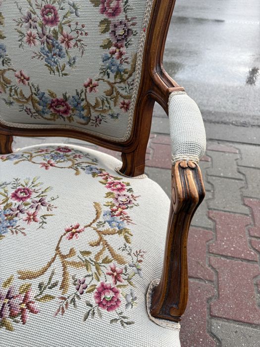 Fotele w stylu ludwikowskim