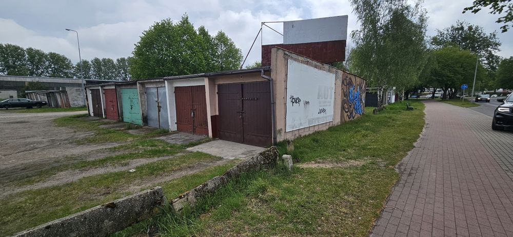 Garaz  , super lokalizacja, zarabiajacy