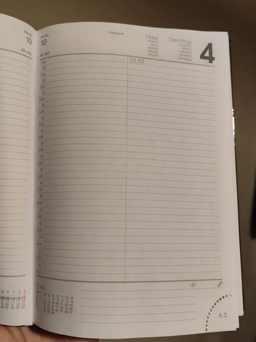 Agenda diária 2025 (vários idiomas)